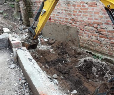 Panenské Břežany: Dodatečné zesílení základů rodinného domu